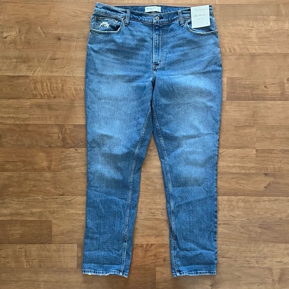 A&F Women’s High Rise Skinny Jeans - Picture 3 of 4